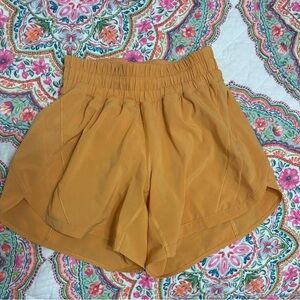 Lululemon track that short